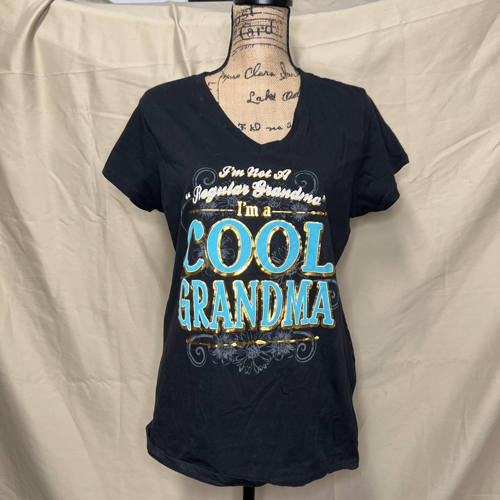 Daisy black graphic tee, size Large.